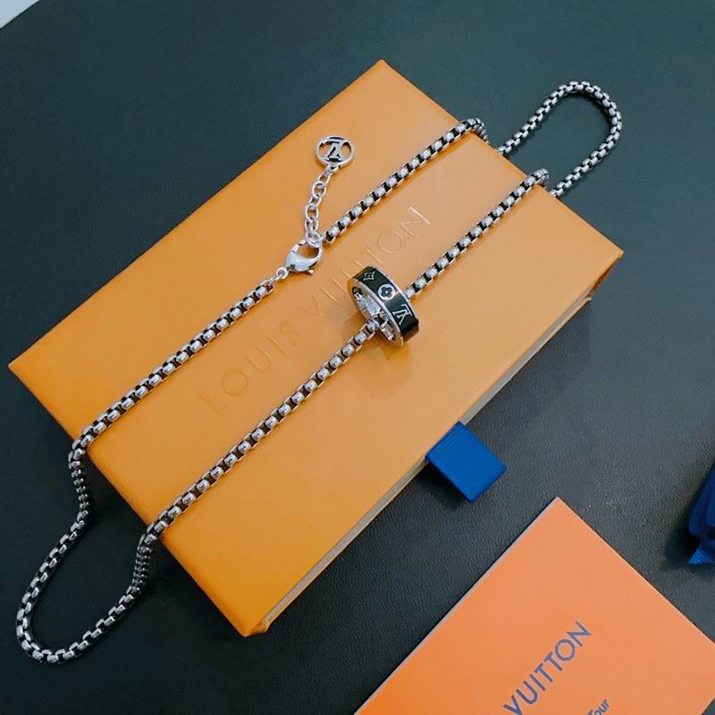 LV Necklace 11yxx63